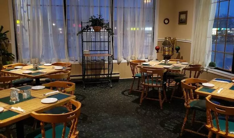 Отель Riviera Inn And Suites 1000 Islands