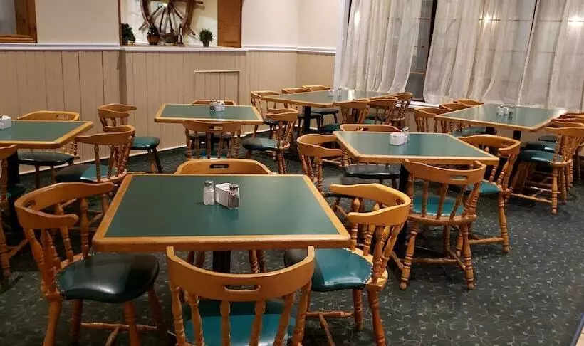 Отель Riviera Inn And Suites 1000 Islands