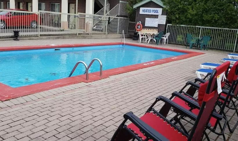 Отель Riviera Inn And Suites 1000 Islands