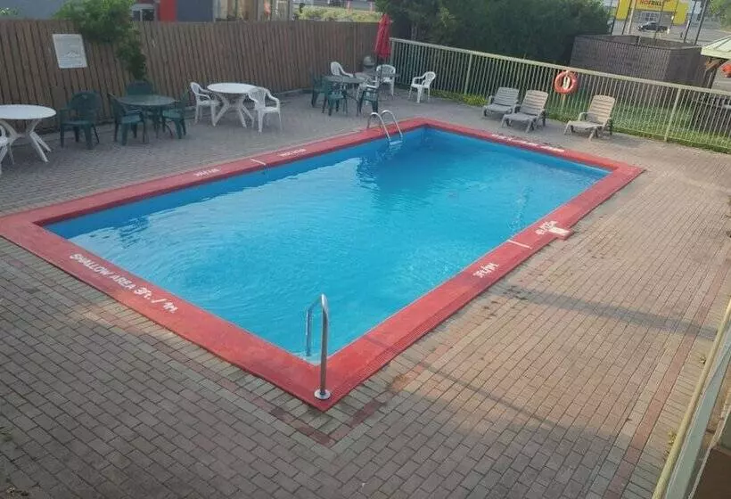 Отель Riviera Inn And Suites 1000 Islands