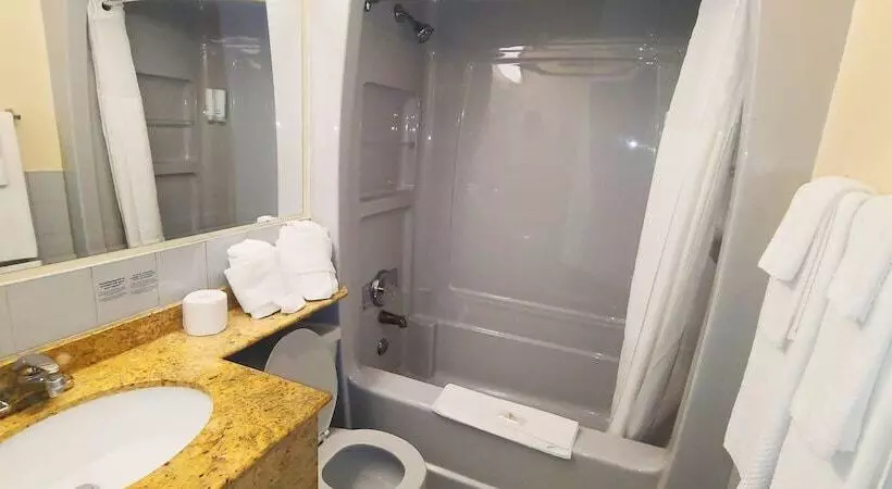 Отель Riviera Inn And Suites 1000 Islands