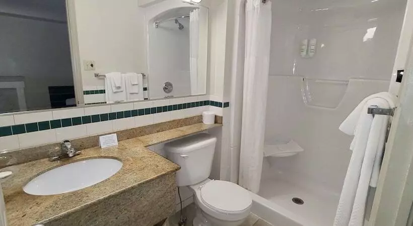 Отель Riviera Inn And Suites 1000 Islands