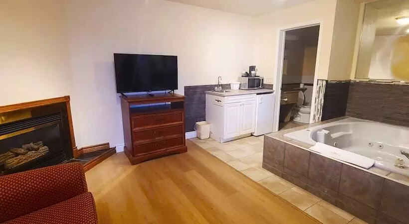 Отель Riviera Inn And Suites 1000 Islands