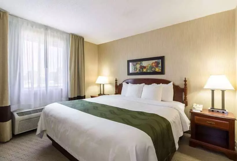 هتل Quality Inn