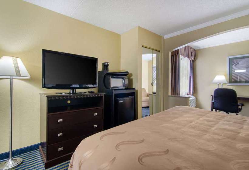 فندق Quality Inn Merriam  Kansas City