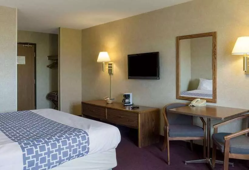 בית מלון כפרי Rodeway Inn