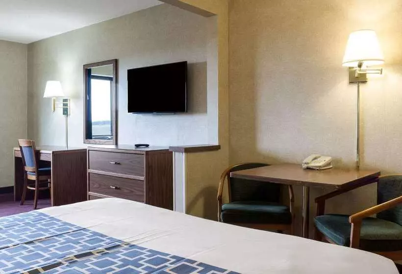 בית מלון כפרי Rodeway Inn