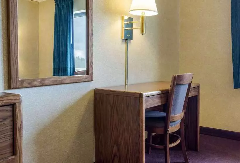 בית מלון כפרי Rodeway Inn