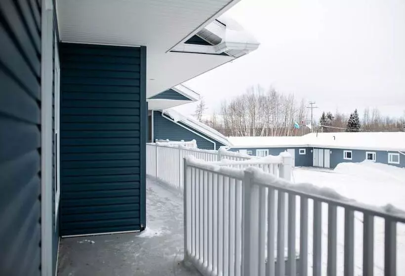 Отель Royal Inn & Suites