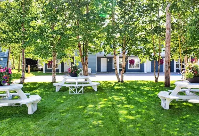 Отель Royal Inn & Suites