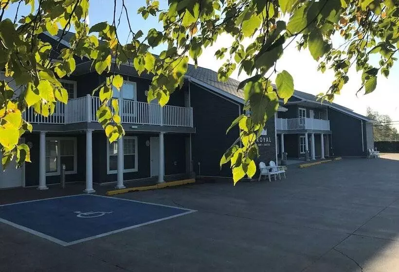 Отель Royal Inn & Suites