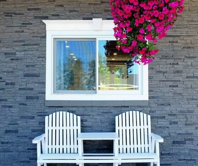 Отель Royal Inn & Suites