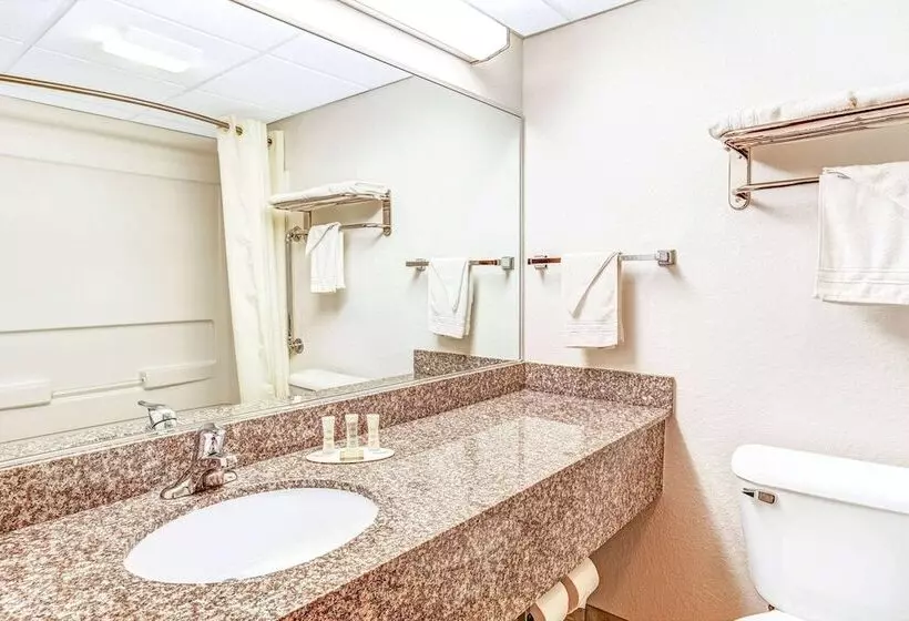 Hotel Super 8 By Wyndham Mahwah