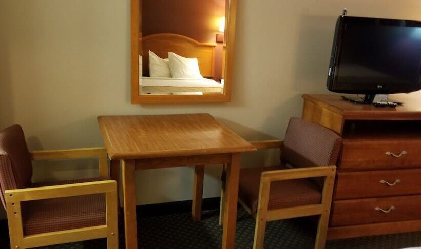 فندق The Parkwood Inn & Suites