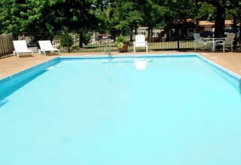 فندق The Parkwood Inn & Suites