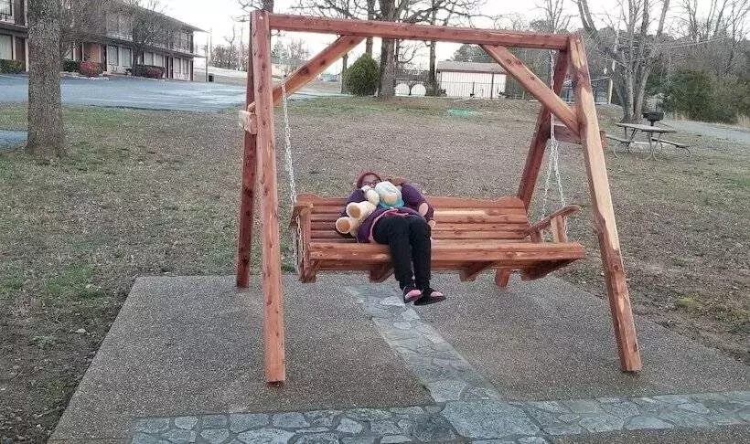 בית מלון כפרי The Parkwood Inn & Suites