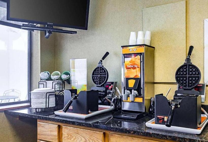 בית מלון כפרי Travelodge By Wyndham Rapid City/black Hills