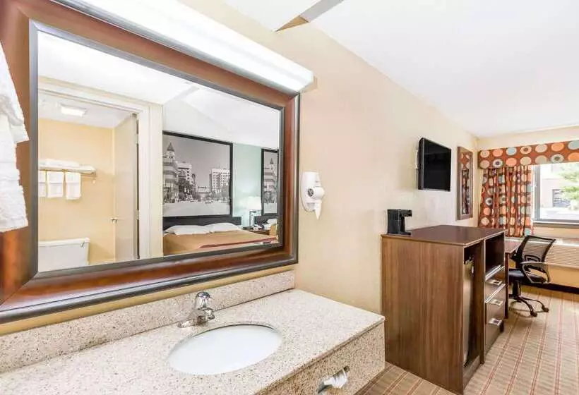 מוטל Super 8 By Wyndham Wichita Airport West Kellogg