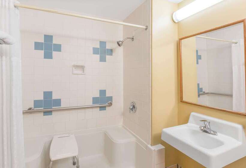 فندق على الطريق Super 8 By Wyndham Wichita Airport West Kellogg