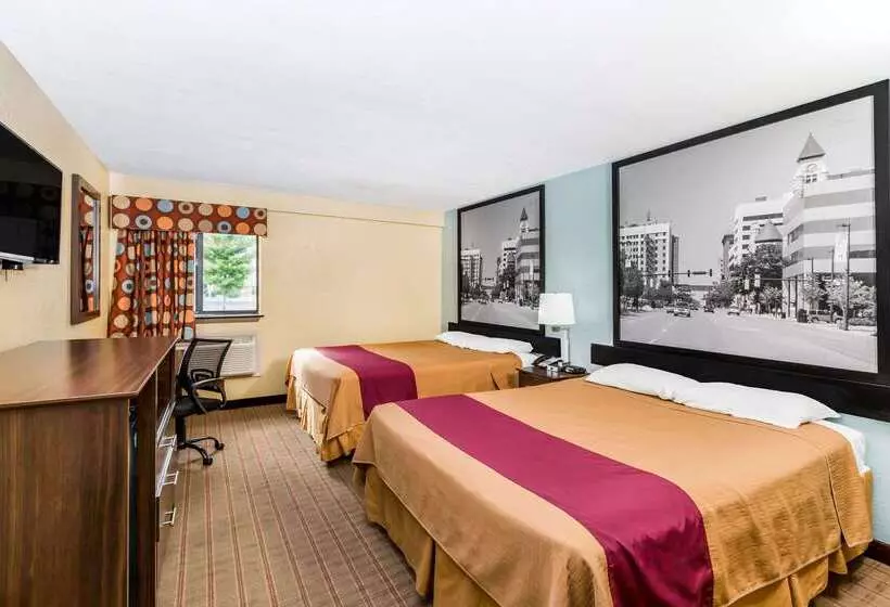 מוטל Super 8 By Wyndham Wichita Airport West Kellogg