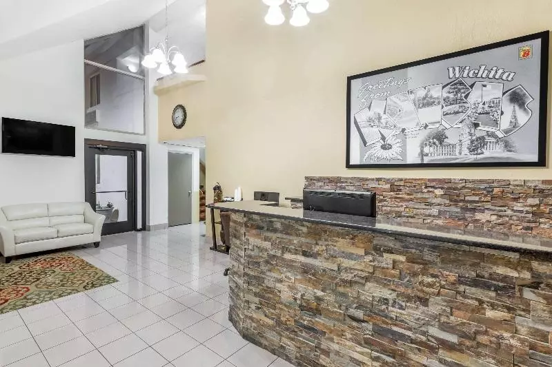 מוטל Super 8 By Wyndham Wichita Airport West Kellogg