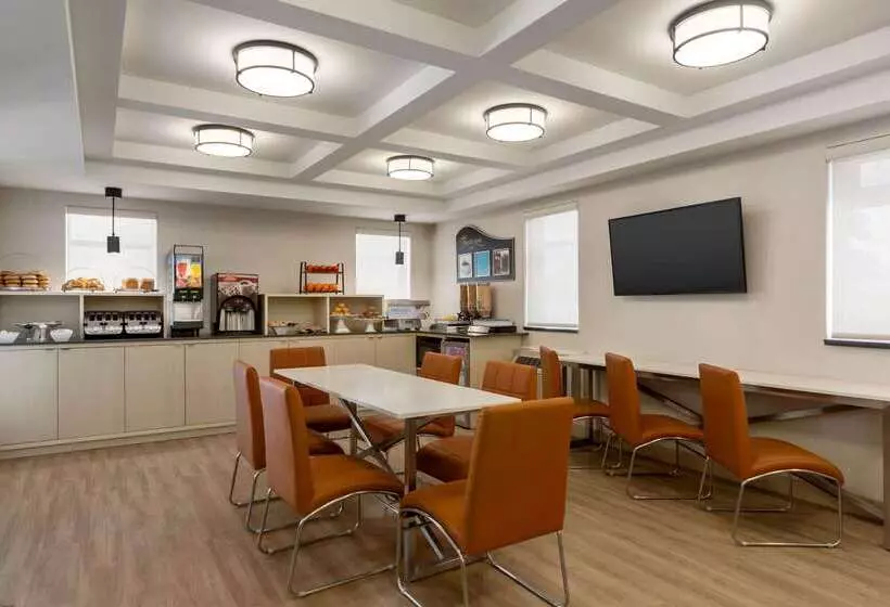 酒店 Days Inn By Wyndham Toronto West Mississauga