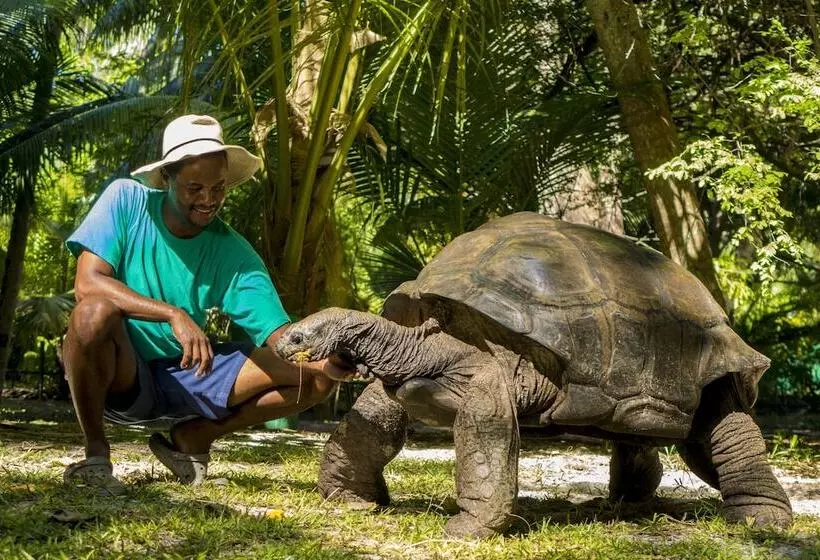 هتل Denis Private Island Seychelles