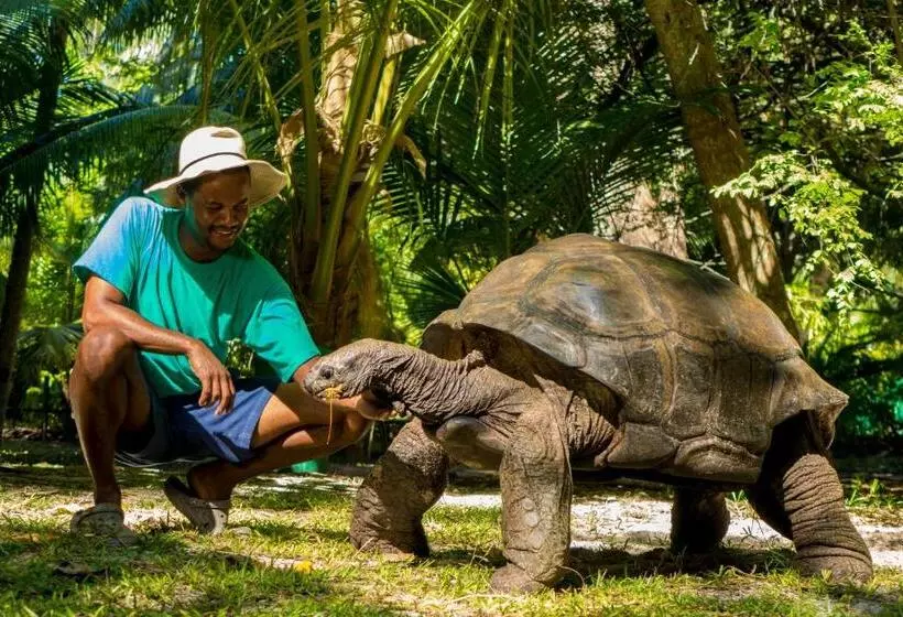هتل Denis Private Island Seychelles
