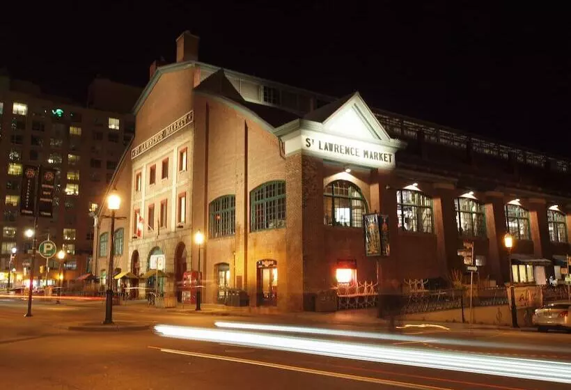 هتل Holiday Inn Express Toronto Downtown, An Ihg