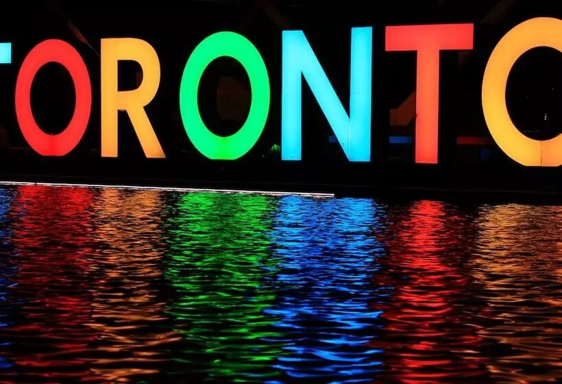 هتل Holiday Inn Express Toronto Downtown, An Ihg