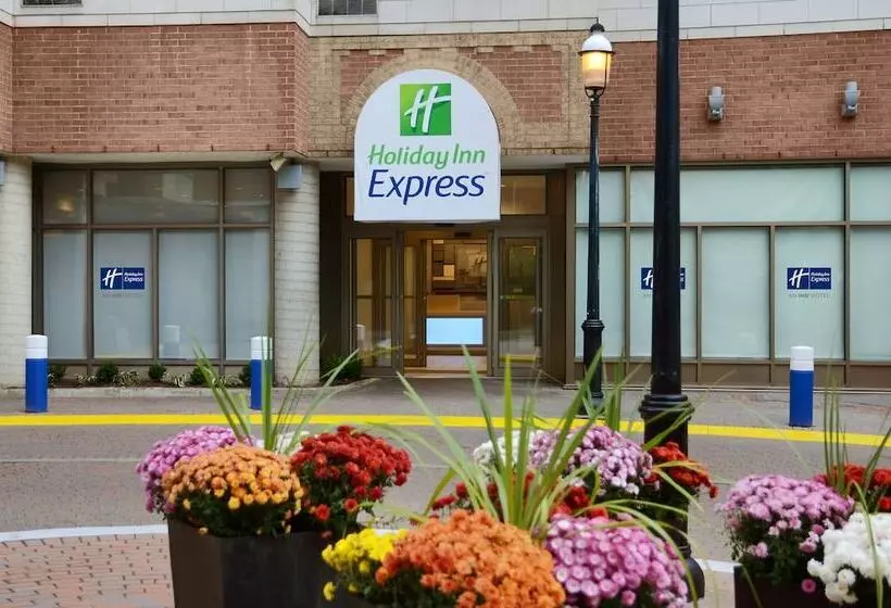 ホテル Holiday Inn Express Toronto Downtown, An Ihg