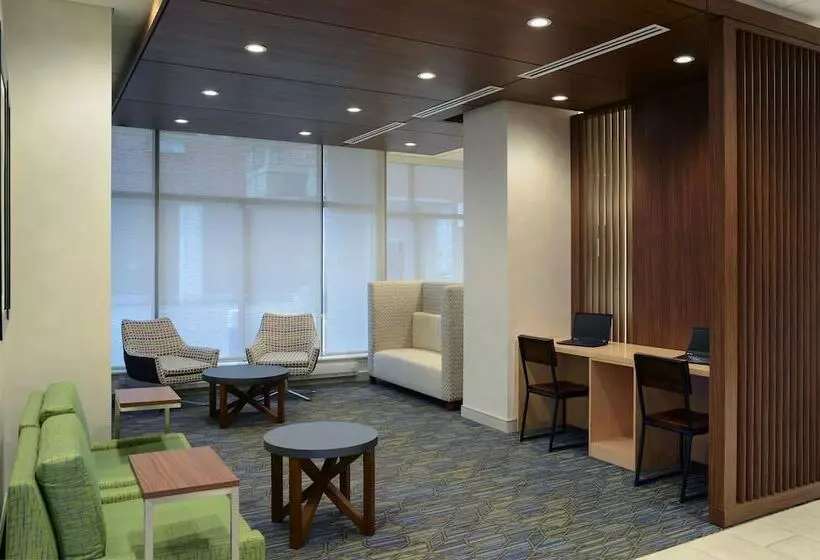 ホテル Holiday Inn Express Toronto Downtown, An Ihg