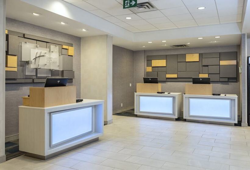 Hotel Holiday Inn Express Toronto Downtown, An Ihg