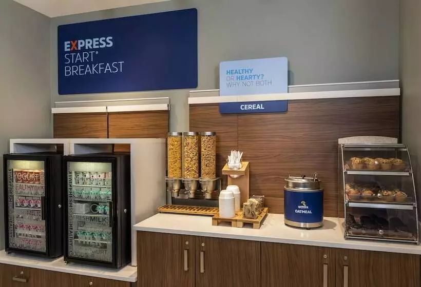 ホテル Holiday Inn Express Toronto Downtown, An Ihg