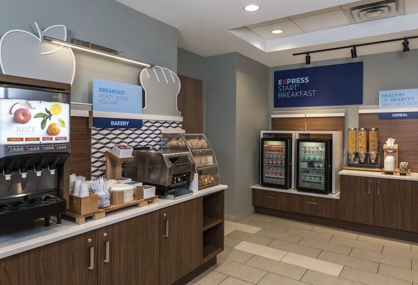 Hotel Holiday Inn Express Toronto Downtown, An Ihg