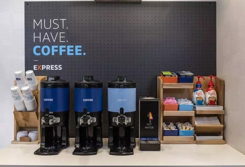 ホテル Holiday Inn Express Toronto Downtown, An Ihg