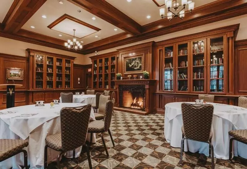 Hotel Pillar And Post Inn & Spa