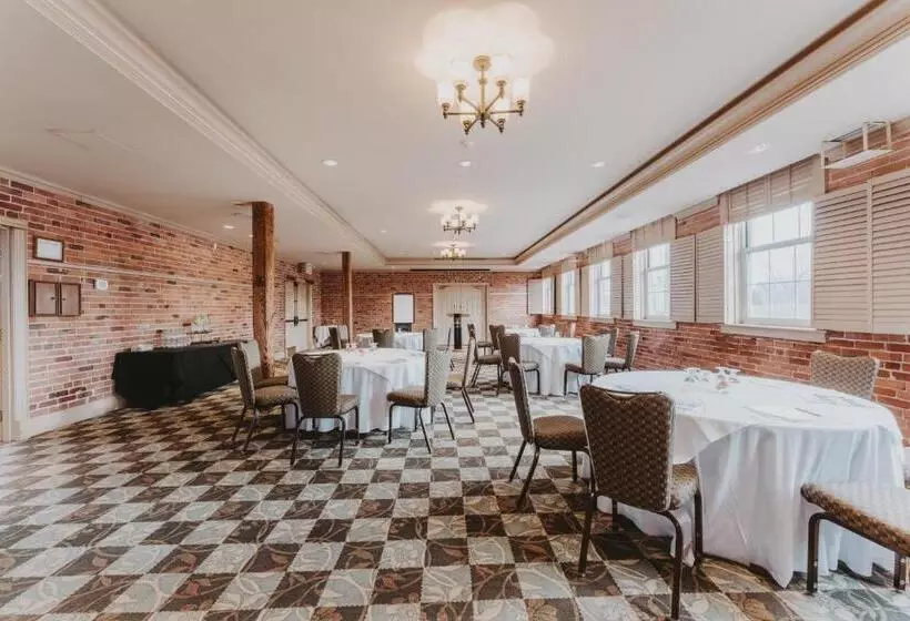 هتل Pillar And Post Inn & Spa