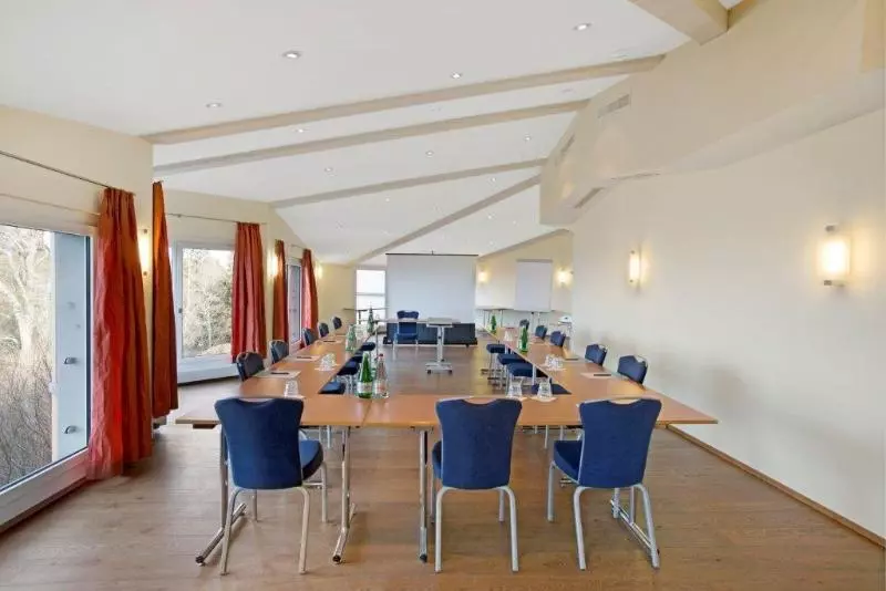 Отель Uto Kulm Car Free Hideaway In Zurich