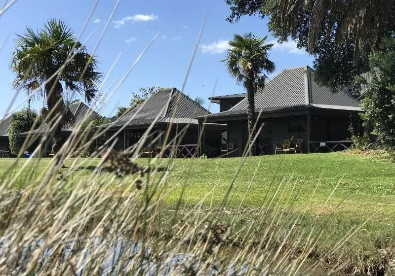 모텔 Pacific Harbour Villas