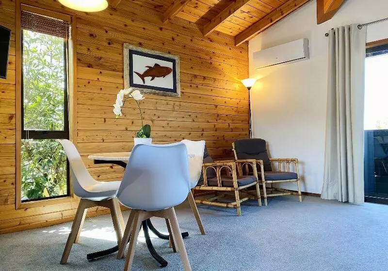 모텔 Pacific Harbour Villas