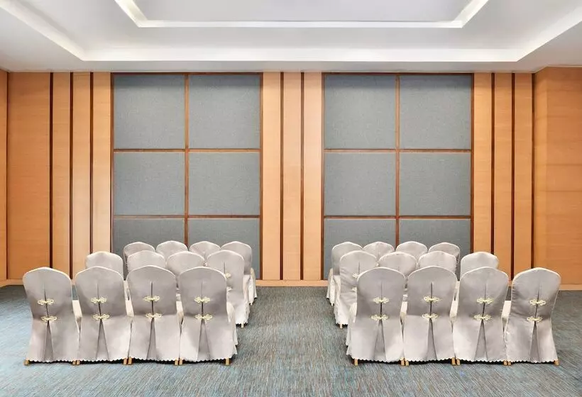 ホテル Fairfield By Marriott Ahmedabad