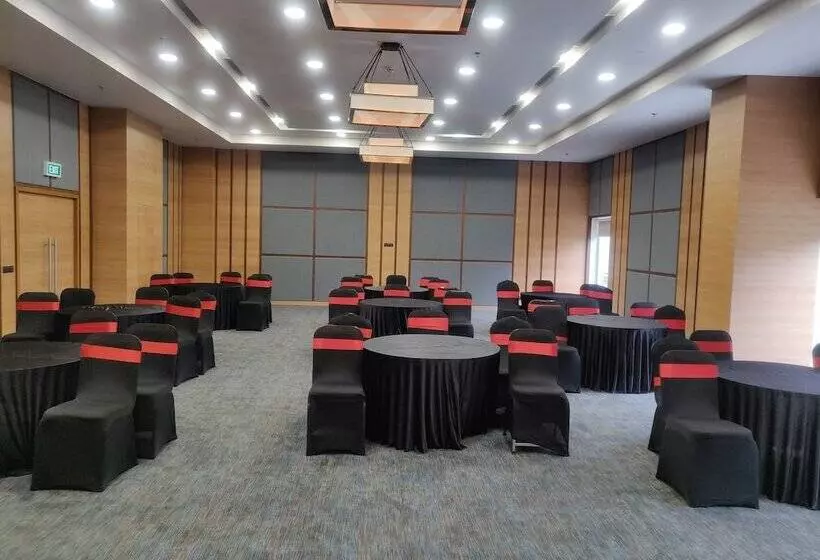ホテル Fairfield By Marriott Ahmedabad