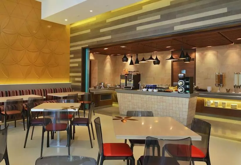 ホテル Fairfield By Marriott Ahmedabad