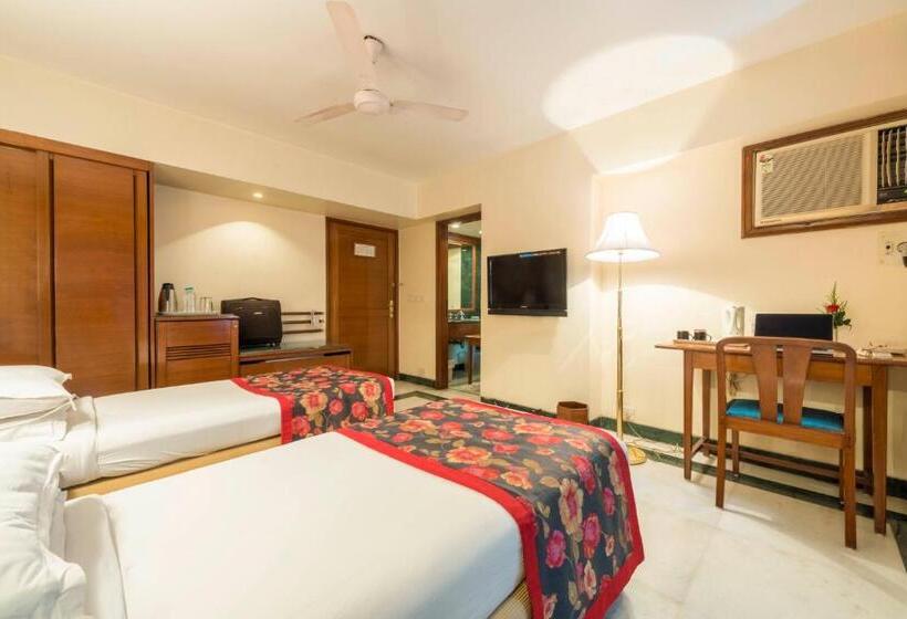 فندق Parle International