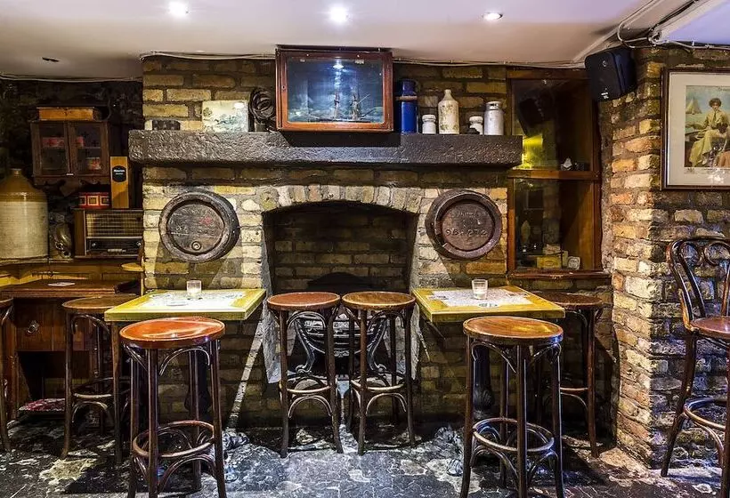 בית מלון כפרי Uppercross House