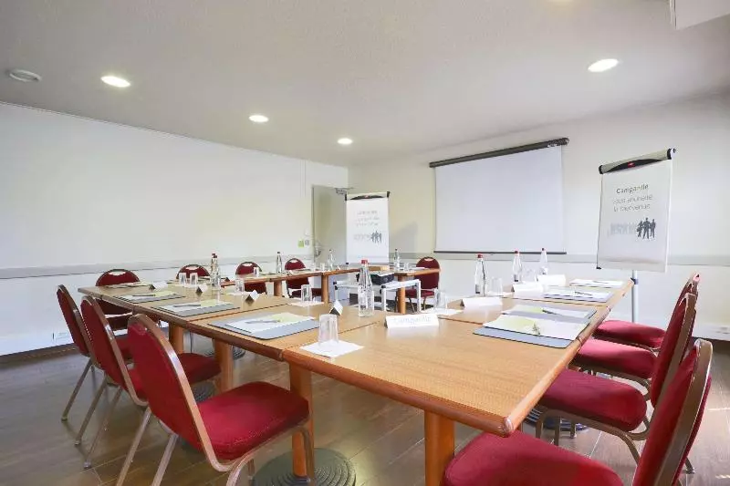 Отель Campanile Béthune Fouquières Les Béthune