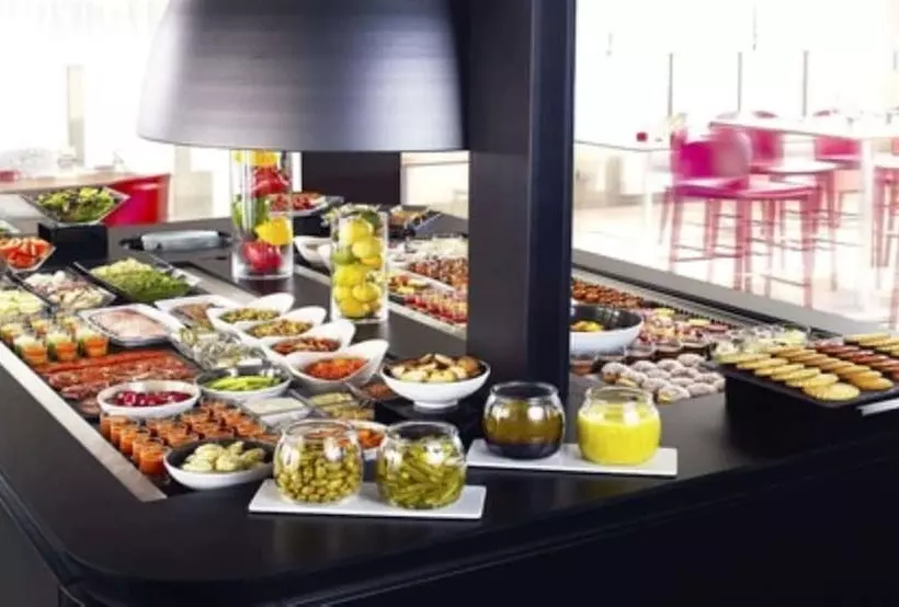 Отель Campanile Evry Est Saint Germain Les Corbeil