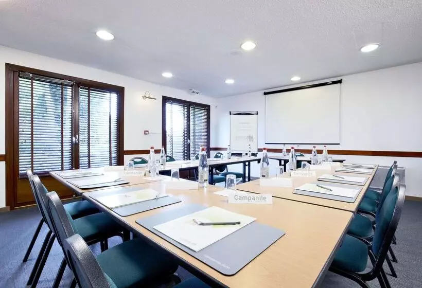 Отель Campanile Maubeuge