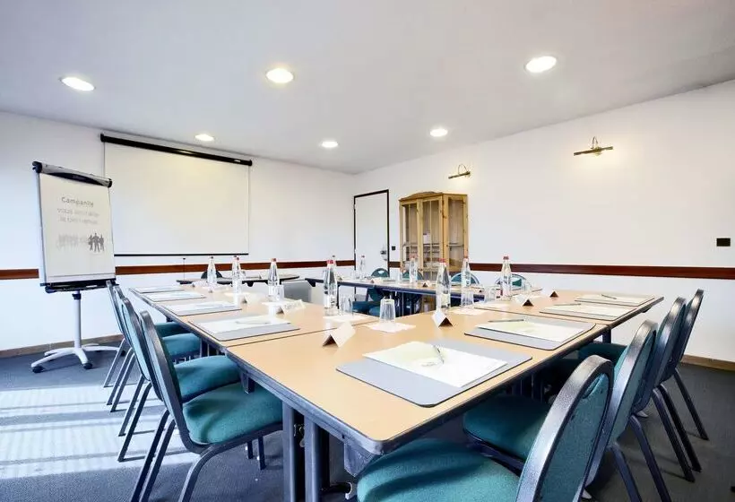 Отель Campanile Maubeuge